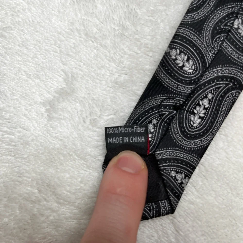 Mens Black Gray Paisley Tie Brand Q - Picture 6 of 6